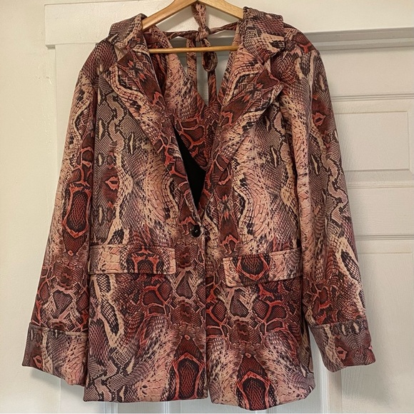 House Of Sunny Snake Print Relaxed Blazer - Picture 2 of 7